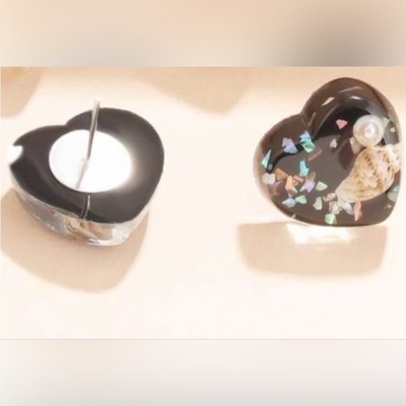 “My Heart is the Ocean” Mini Conch Triton Murex Shell Abalone Flake Mermaid Stud - Picture 4 of 5